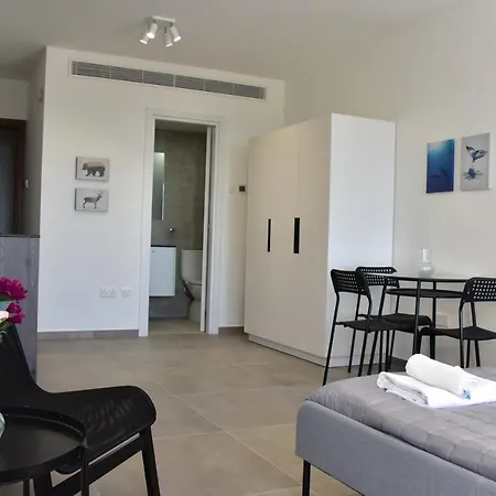 Apartment Georgia Court & Seaview Larnaca