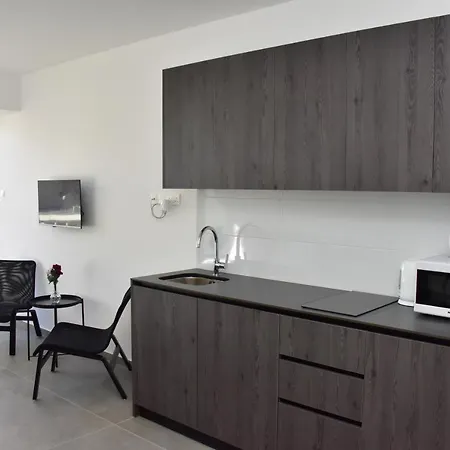 Georgia Court & Seaview Apartment *