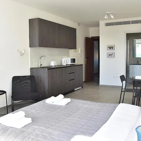 Georgia Court & Seaview Apartment *